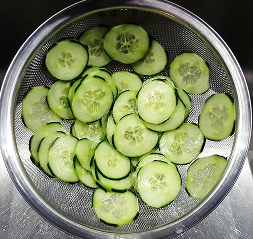 Zoetzuur ingelegde komkommer met zout | Gewoon een fodblog
