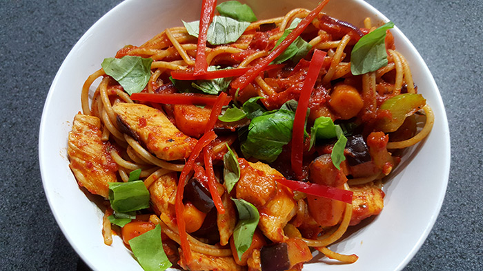 Spaghetti met geroosterde paprika, geroosterde knoflook en rode peper | Gewoon een foodblog!