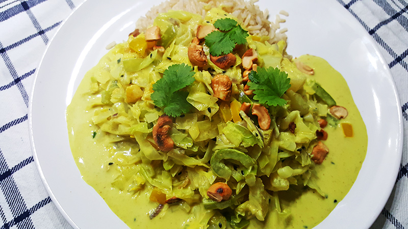 Curry met kool, paprika, ananas en cashewnoten | Gewoon een foodblog!