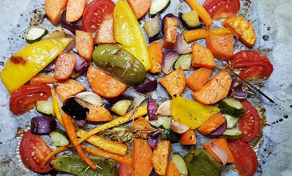 Overtekenen zo veel Onbemand Geroosterde groenten en zoete aardappel uit de oven | Gewoon een foodblog!