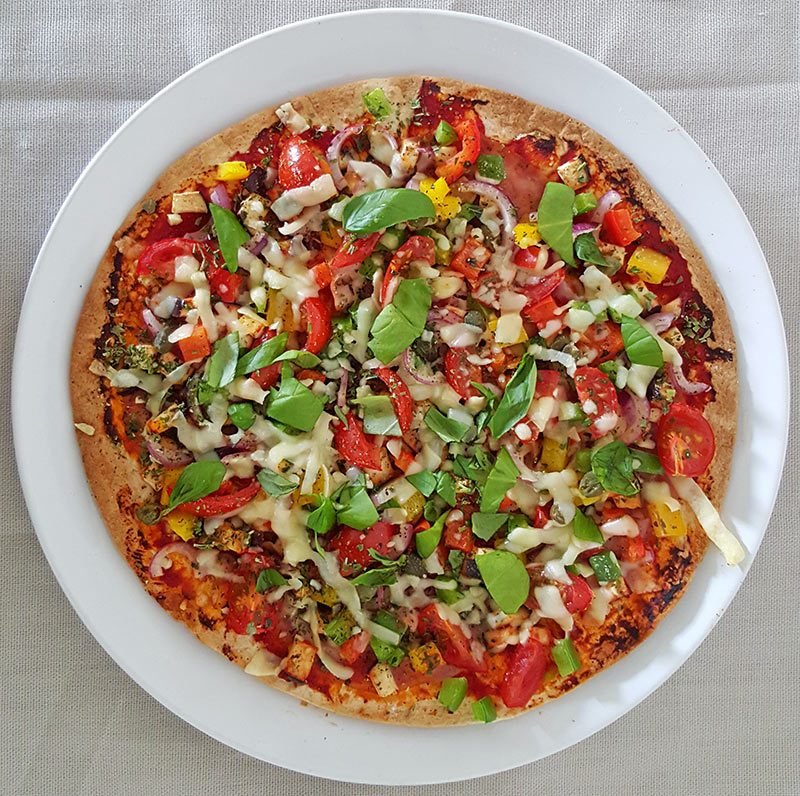 Wrappizza met aubergine, tomaat, paprika en ham | Gewoon een foodblog!