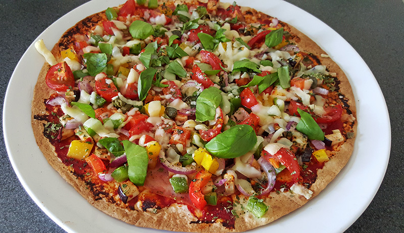 Wrappizza met aubergine, tomaat, paprika en ham | Gewoon een foodblog!
