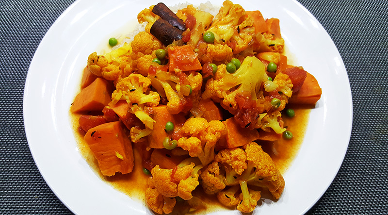 Aloo Gobi Matar met zoete aardappel | Gewoon een foodblog!