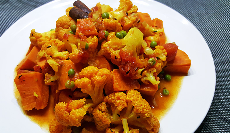 Aloo Gobi Matar met zoete aardappel | Gewoon een foodblog!