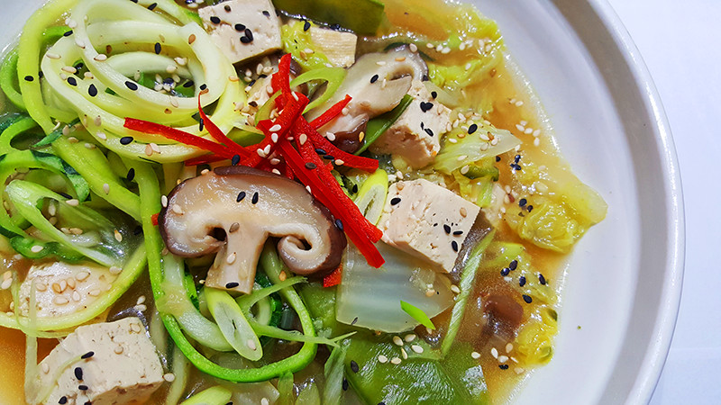 Chinese groentesoep met tofu en zoodles | Gewoon een foodblog!