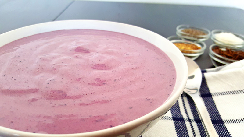 Smoothie bowl met rode biet, tofu en blauwe bessen | Gewoon een foodblog!