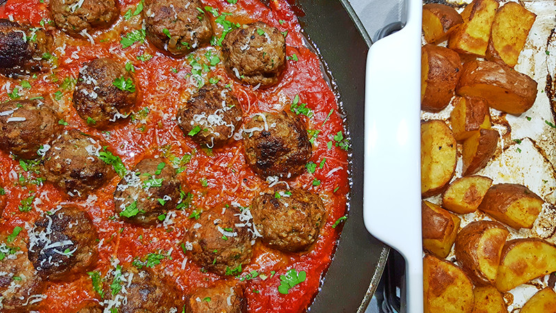 Gehaktballetjes met pittige tomatensaus | Gewoon een foodblog