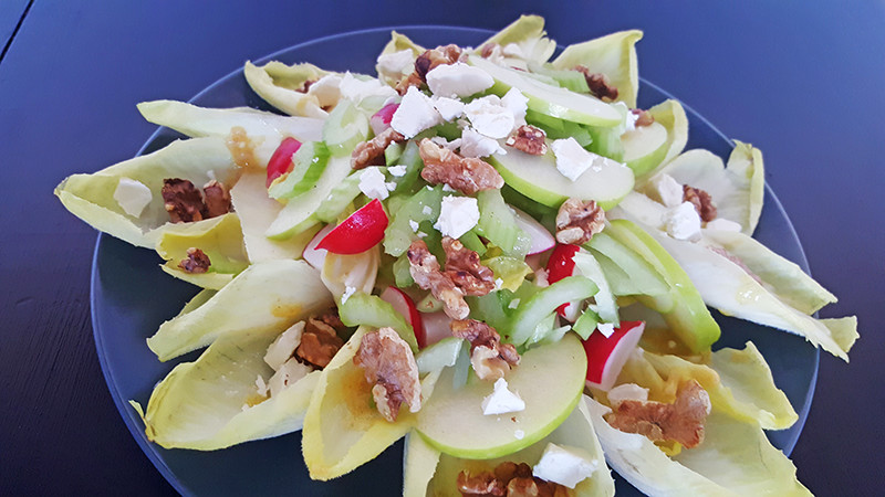 Witlofsalade met appel, walnoten en feta | Gewoon een foodblog