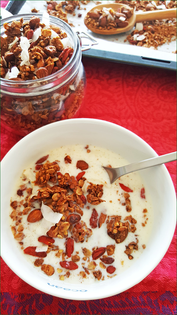 Boekweit granola met goji bessen en kokos | Gewoon een foodblog!