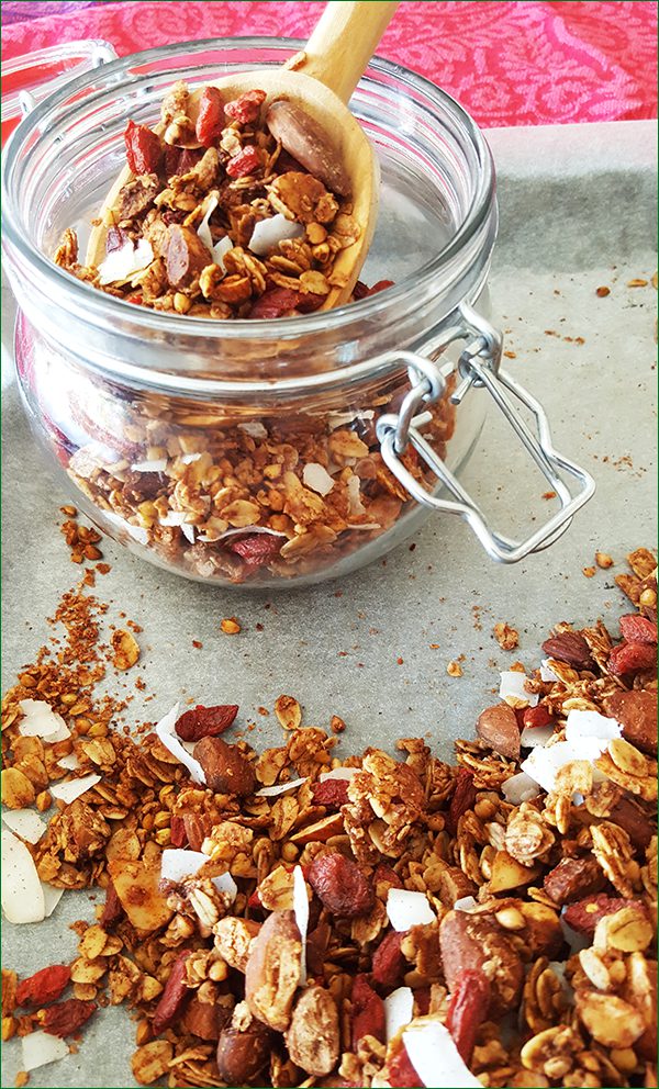 Boekweit granola met goji bessen en kokos bewaren | Gewooneenfoodblog.nl