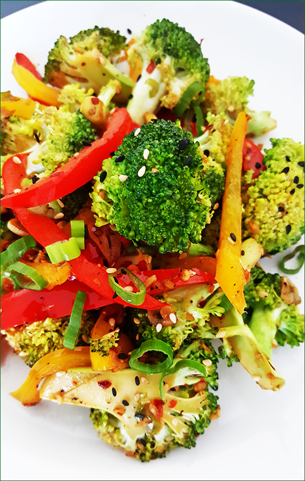 Broccoli uit de wok met gember en sesamzaad | Gewoon een foodblog!
