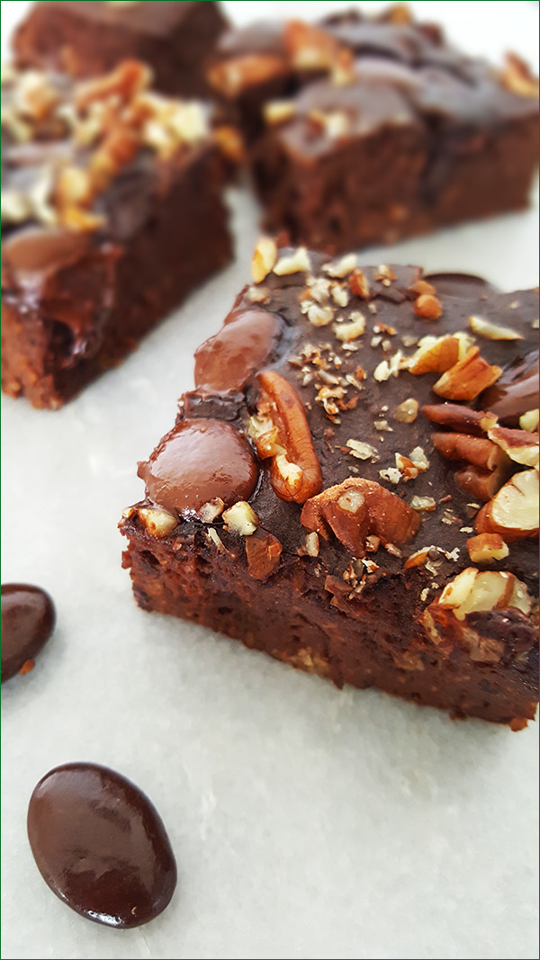 Eiwitrijke zwarte bonen mokka brownies | Gewooneenfoodblog.nl