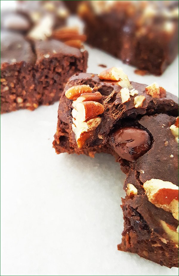 Zwarte bonen mokka brownies | Gewooneenfoodblog.nl