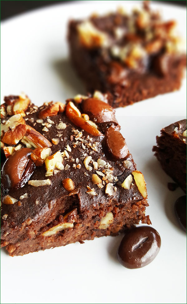 Zwarte bonen mokka brownies met Whey | Gewooneenfoodblog.nl