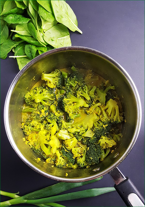 Broccolisoep met kokosmelk en spinazie | Gewoon een foodblog!