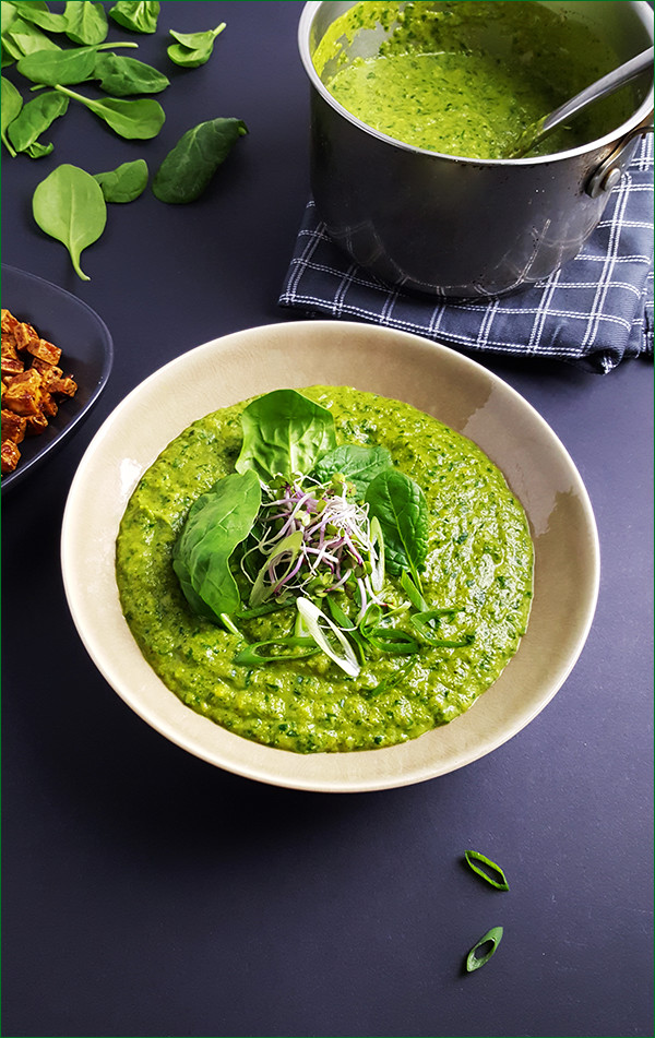 Soep van broccoli en spinazie met kokosmelk | Gewooneenfoodblog.nl