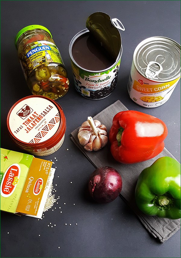 Ingrediënten gevulde paprika's met quinoa en zwarte bonen | Gewoon een foodblog!