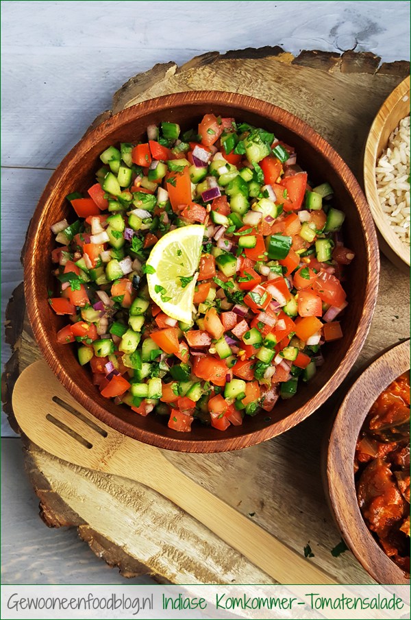 Indiase komkommer-tomatensalade (Kachumbar) | Gewooneenfoodblog.nl