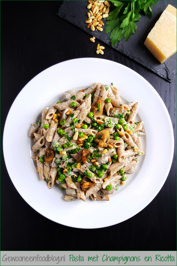 Pasta met champignons, doperwten en ricotta | Gewooneenfoodblog.nl