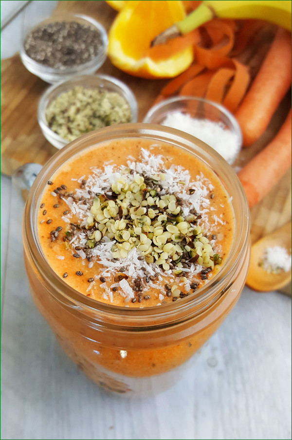 Oranje smoothie met wortel, sinaasappel en banaan | Gewooneenfoodblog.nl