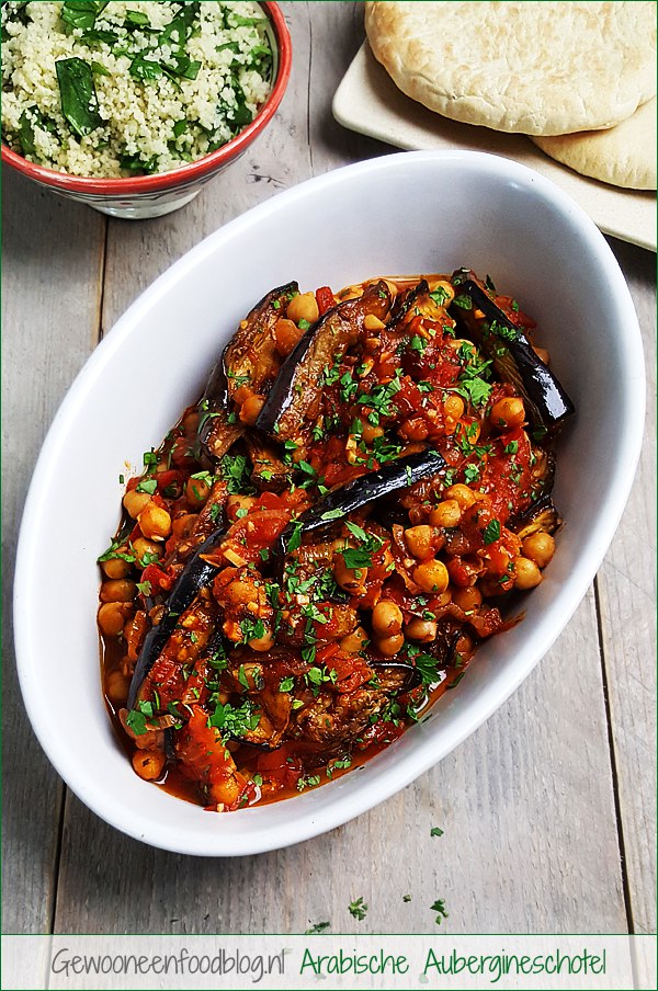 Arabische aubergineschotel met kikkererwten en tomaten | Gewooneenfoodblog.nl