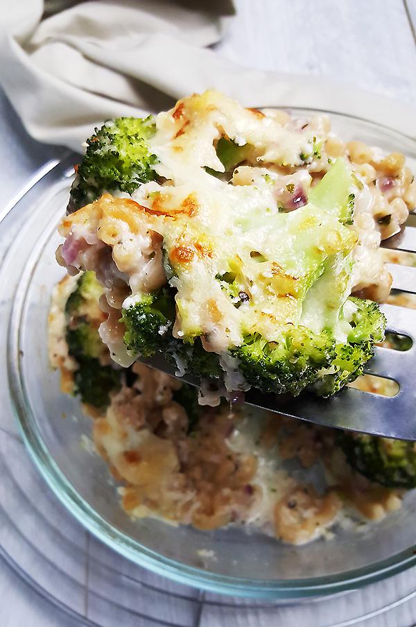 Ovenschotel met macaroni, kaas en broccoli | Gewooneenfoodblog.nl