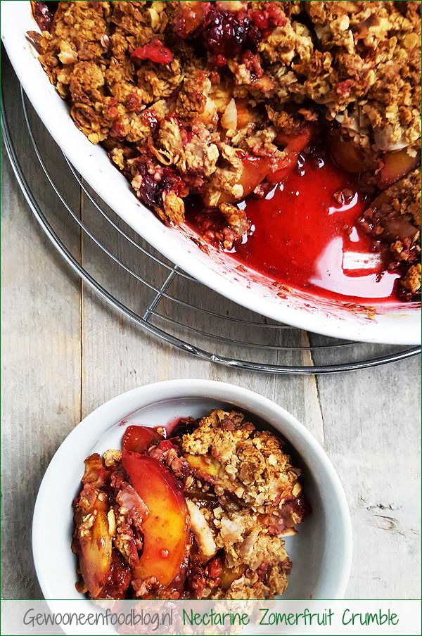 Nectarine zomerfruit crumble met haver en kokos | Gewooneenfoodblog.nl