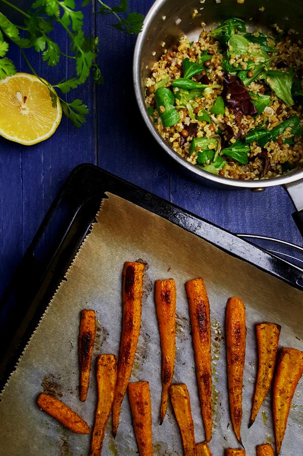 Freekeh salade maken met linzen en geroosterde wortelen | Gewooneenfoodblog.nl