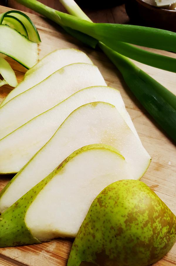 Salade met groene asperges en peer maken | Gewooneenfoodblog.nl