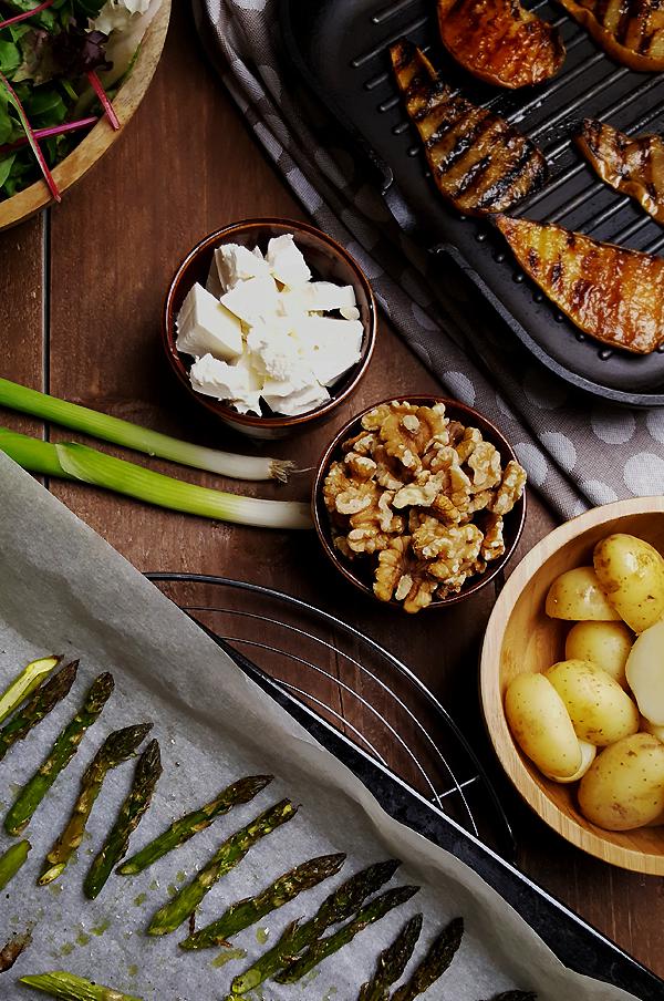 Groene aspergesalade met krieltjes en gegrilde peer | Gewooneenfoodblog.nl