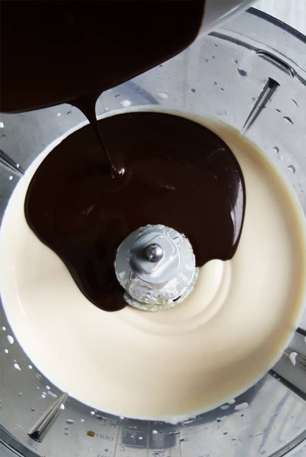 Vulling van de kwarktaart met pure chocolade | Gewooneenfoodblog.nl