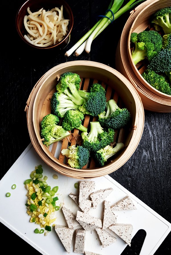 Tofu met broccoli, bamboescheuten en miso | Gewooneenfoodblog.nl