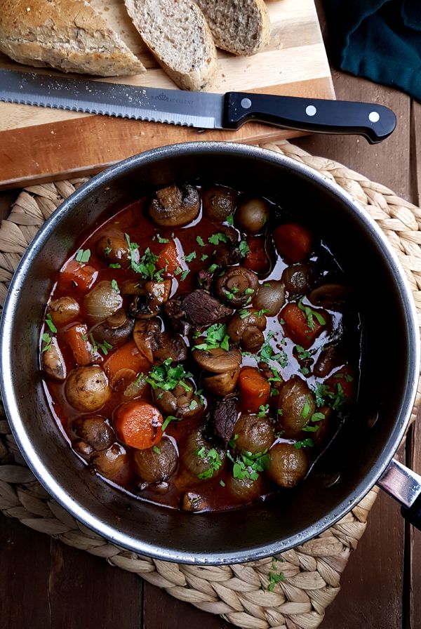 Stoofschotel met rundvlees en rode wijn | Gewooneenfoodblog.nl