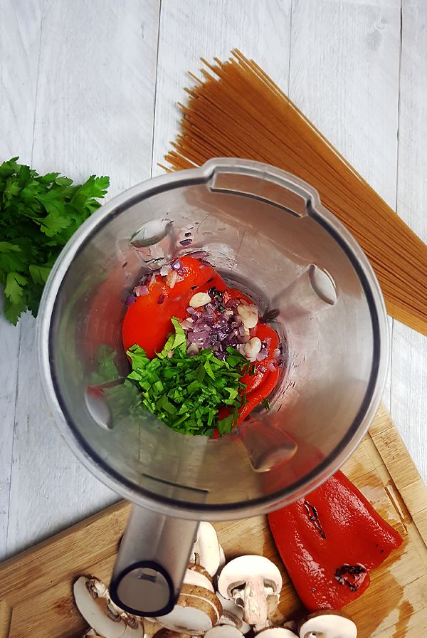 Saus van geroosterde paprika's maken | Gewooneenfoodblog.nl