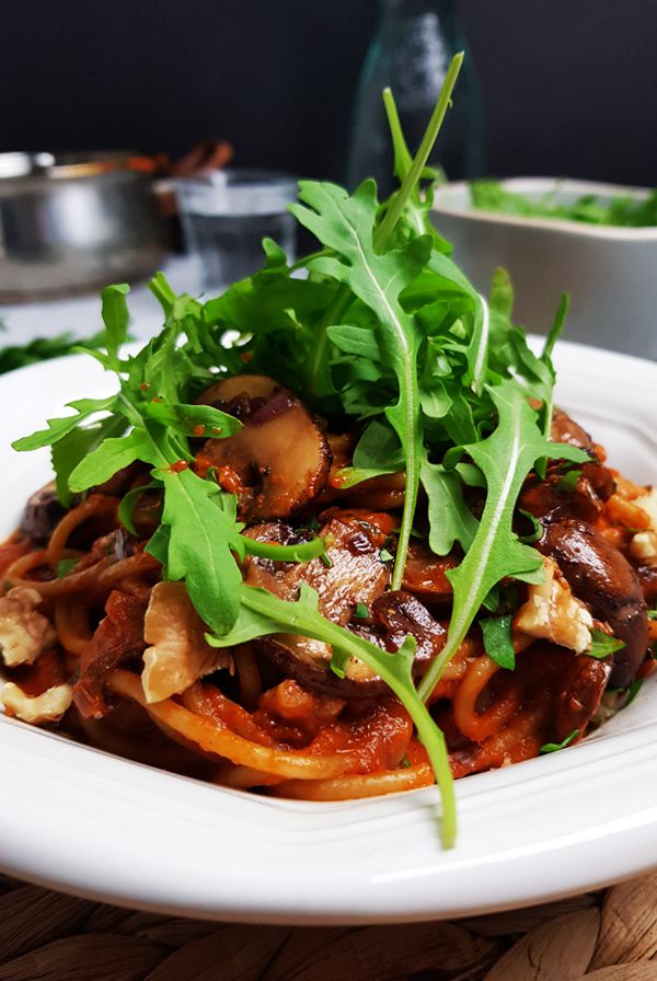 Spaghetti met paprikasaus, kastanjechampignons en balsamico | Gewooneenfoodblog.nl