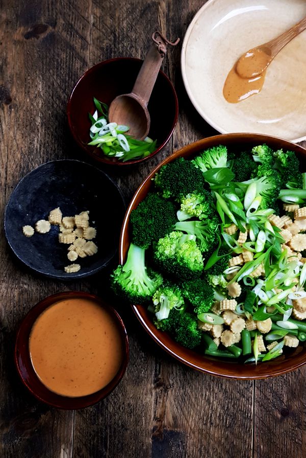 Aziatische sperziebonensalade met broccoli maken | Gewooneenfoodblog.nl