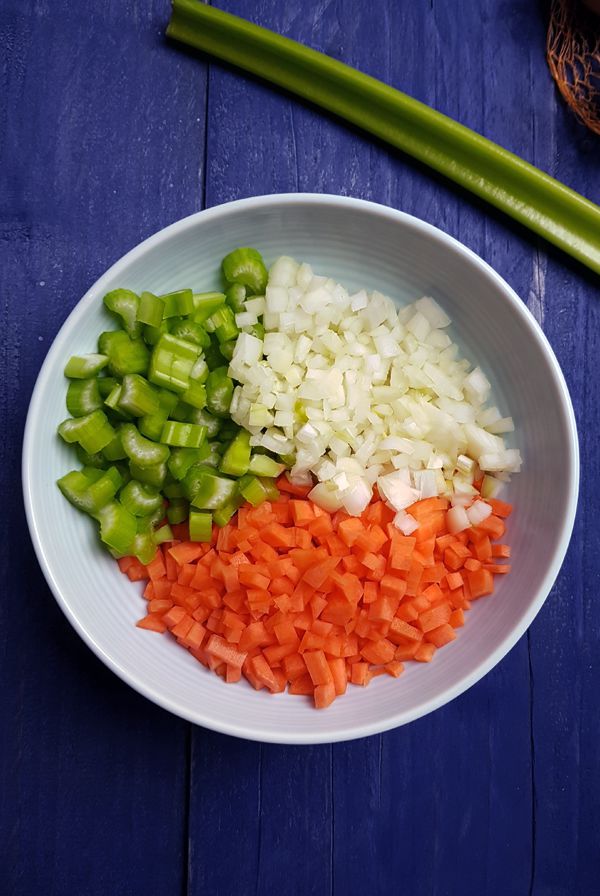 Soffritto voor de ribollita | Gewooneenfoodblog.nl