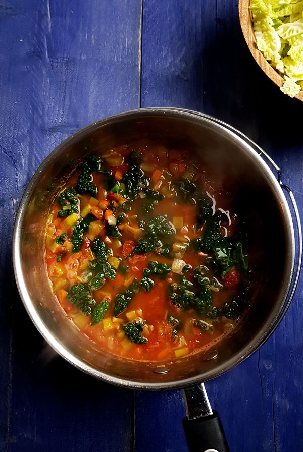 Cavolo nero hoort in een ribollita | Gewooneenfoodblog.nl