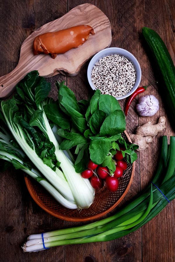 Salade van paksoi met quinoa en gerookte kip | Gewooneenfoodblog.nl