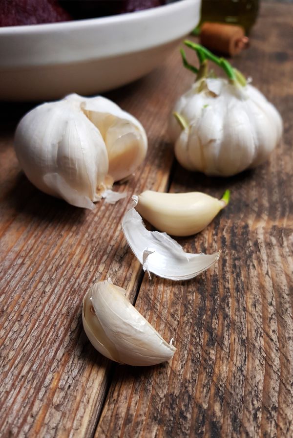 Griekse rode bietensalade met knoflook | Gewooneenfoodblog.nl