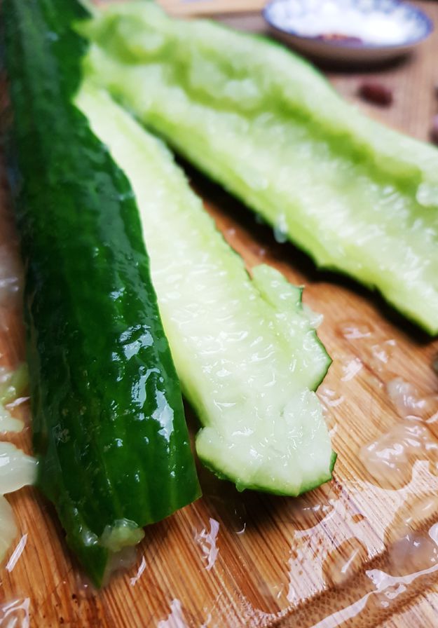 Chinese komkommersalade met stukgeslagen komkommer | Gewooneenfoodblog.nl