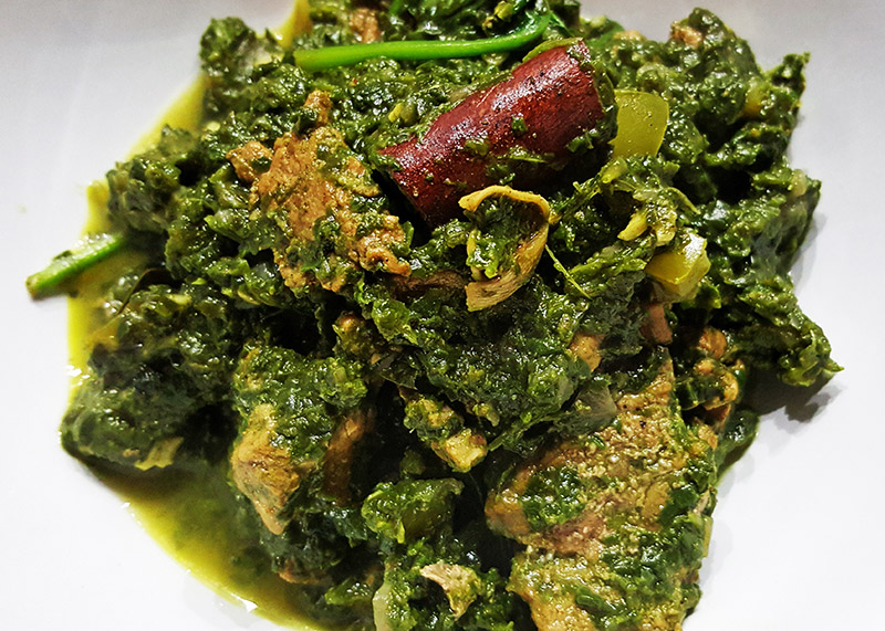 Curry met varkenshaas en spinazie