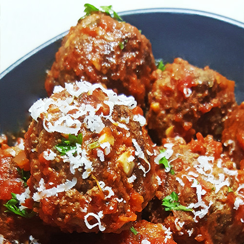 Gehaktballetjes met pittige tomatensaus