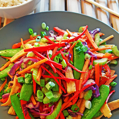 Zomerse groentesalade uit de wok