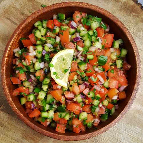 Indiase komkommer-tomatensalade (Kachumbar)