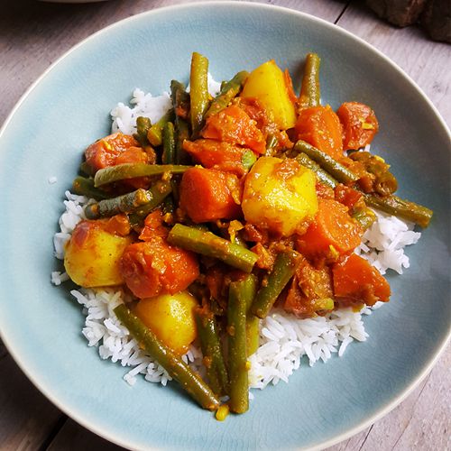 Nepalese Dal Bhat Tarkari (Milde groentecurry met rijst en linzensoep)