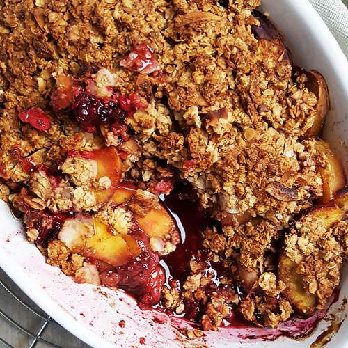 Nectarine zomerfruit crumble met haver en kokos | Gewooneenfoodblog.nl