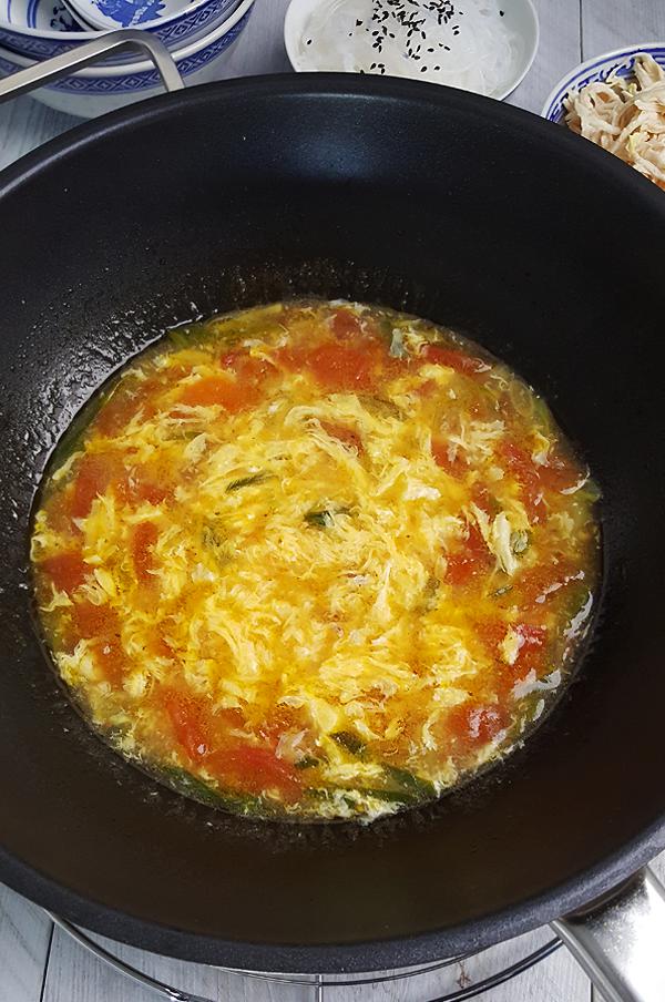 Chinese soep met tomaat en ei | Gewooneenfoodblog.nl