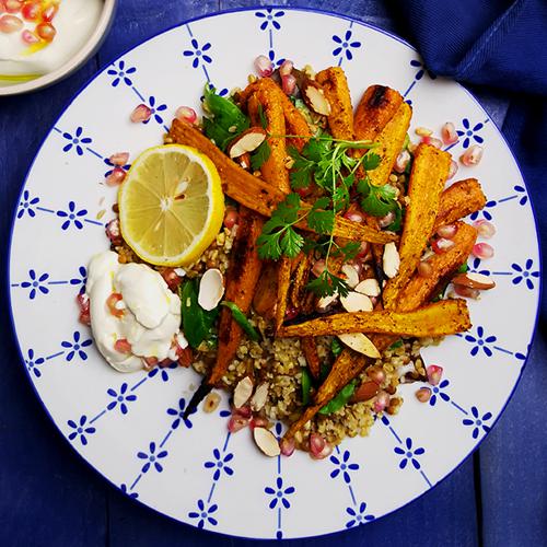 Freekeh salade met linzen, geroosterde wortelen en granaatappelpitjes | Gewoon een foodblog!