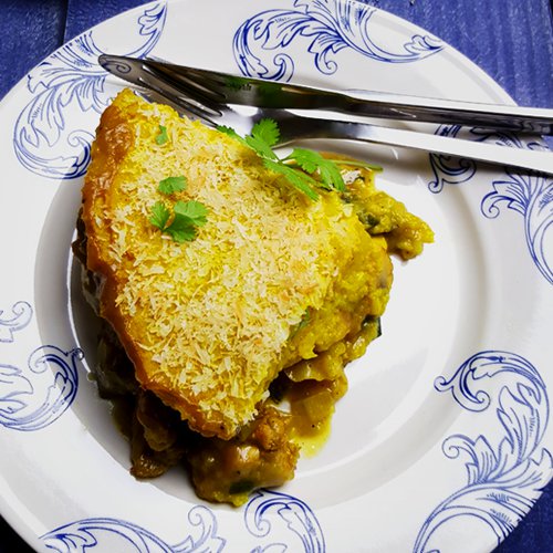 Kip-kerrie ovenschotel met bloemkool, prei en champignons